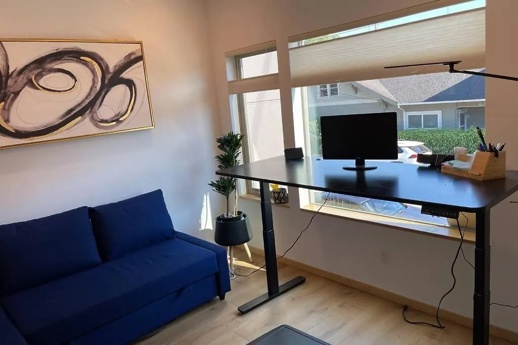 Cheerful New Modern Townhome Close To Downtown Seattle